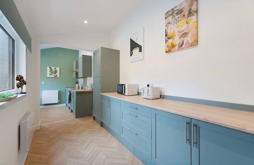 Quarrington Hill Casa | New! 4BR in Hill top House
