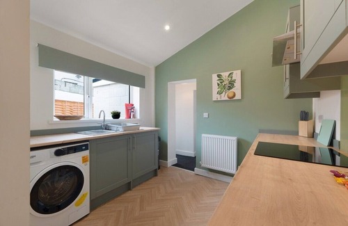 Quarrington Hill Casa | New! 4BR in Hill top House