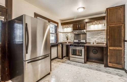 Detroit Casa | NEW! 4BR University District Parking, Backyard & Patio
