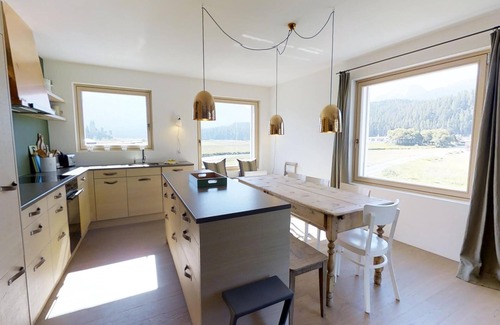 Celerina-Schlarigna Apartamento | Apartamento nuevo de 5.5 habitaciones (construido en 2014) en 1. Piso de unos 160m2 aprox.