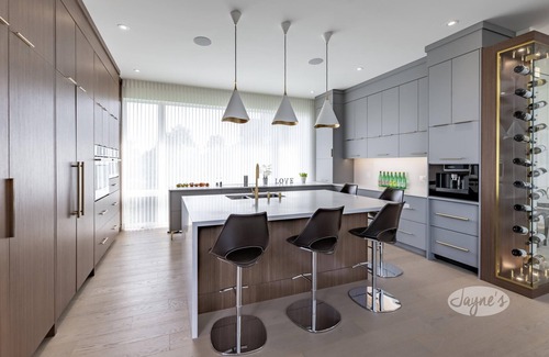 The Blue Mountains Casa | New 5 bed 5 bath home on the Escarpment.