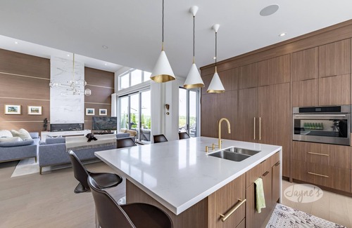 The Blue Mountains Casa | New 5 bed 5 bath home on the Escarpment.