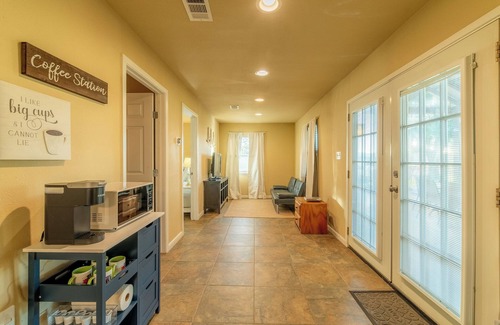 Azle Casa | New 5 Bed/Lakefront/Boat dock/Game room/Guest House.