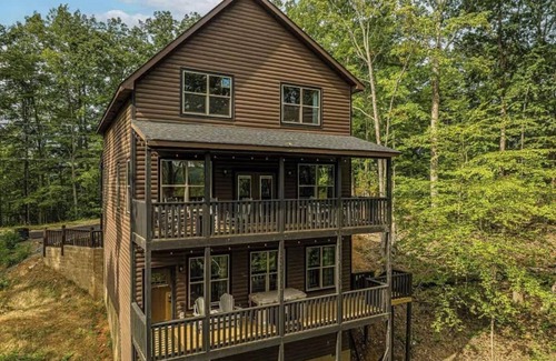 Sevierville Cabina | New 5 bedroom cabin. Great views
