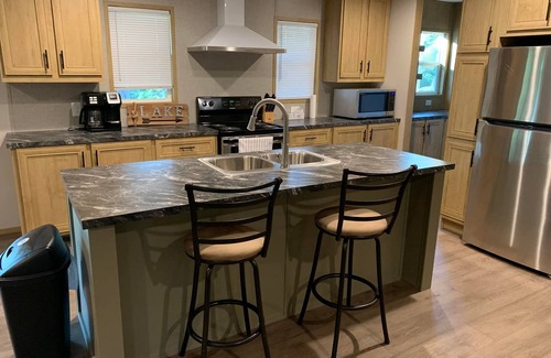 Daisy Casa | New 5 BR vacation house at beautiful Lake Greeson!! Great for large gatherings!!