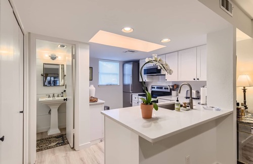 Westfield Casa | New! 5 mins to Dt | 30 day Rental | Tarrytown!