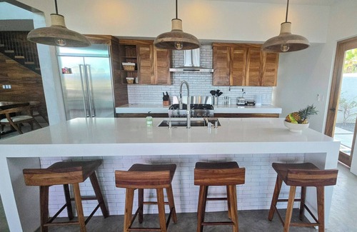 La Ventana Casa | New 5bdr-6bth, Pickleball, Pool, Jacuzzi, Sauna, Cold Plunge, 1/2 Mile to Beach