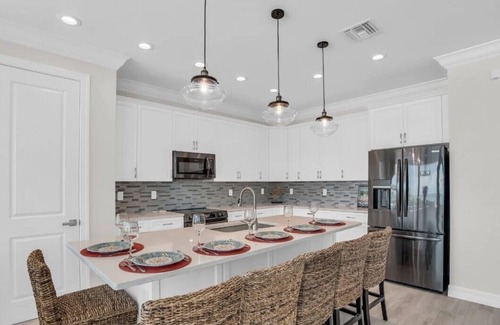 Fort Myers Beach Casa | New 6-bed/6 bath house across from beach with amazing views