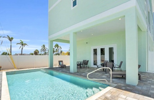 Fort Myers Beach Casa | New 6-bed/6 bath house across from beach with amazing views