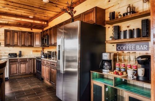 Caton Cabina | New~6 Bed Lux Cabin:Heated Private POOL| Views|Games| Firepit|Dog-friendly!
