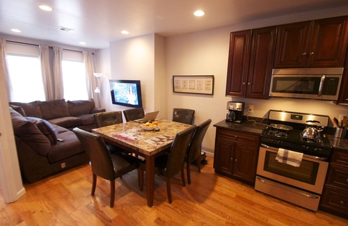Bedford-Stuyvesant Casa | ** NUEVA ** DORMITORIO DUPLEX DE 6 DORMITORIOS 2 BLOQUES DEL TREN Y 15 MIN DEL TREN EN MOCHILA EN MANHATTAN