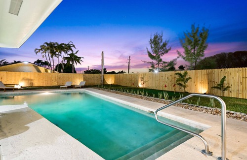 Villages of Palm Beach Lakes Casa | NEW 6BR Beach Resort-Style Game House! Heated Pool