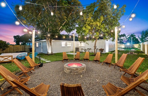 Villages of Palm Beach Lakes Casa | NEW 6BR Beach Resort-Style Game House! Heated Pool
