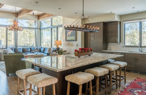 Big Sky Casa | NEW! 7 Rolling Ridge 6-Bedroom Home with Mountain view