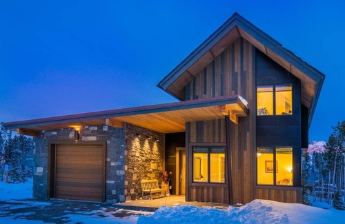 Big Sky Casa | NEW! 7 Rolling Ridge 6-Bedroom Home with Mountain view