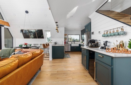 Mariposa Cabina | New! A-Frame with HotTub, Stargazing, EV Charging, Outdoor Games, King Bed