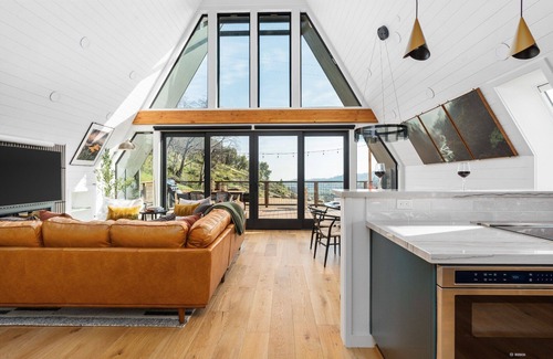 Mariposa Cabina | New! A-Frame with HotTub, Stargazing, EV Charging, Outdoor Games, King Bed