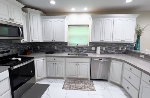 Port Isabel Casa | NEW! Adams st channel house