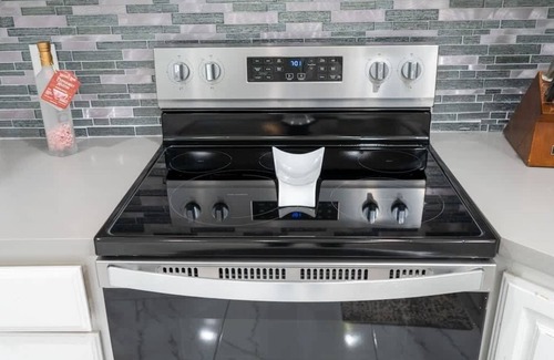 Port Isabel Casa | NEW! Adams st channel house