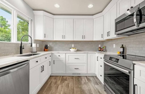 Colorado Springs Casa | New Adventure Cottage w/Mountain Views Near Garden of the God's & Fall Leaves!