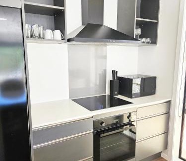 Wellington Apartamento | New and Fabulous, City Fringe Bliss!