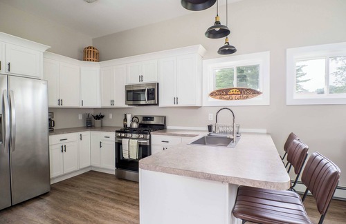 Mayville Cabaña | New and Modern Cottage with Lake Views