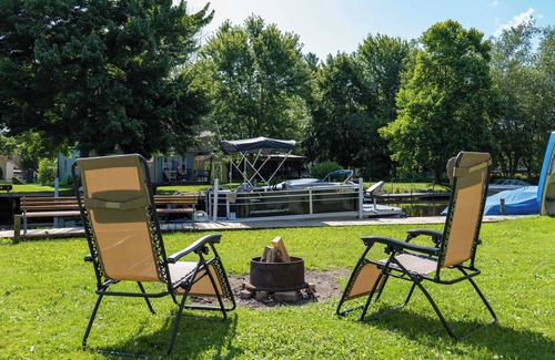 Mayville Cabaña | New and Modern Cottage with Lake Views