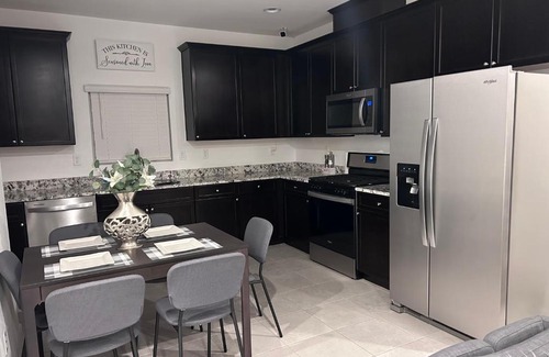 Las Vegas Casa | New, and Modern Home close to the strip
