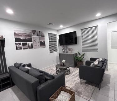 Las Vegas Casa | New, and Modern Home close to the strip