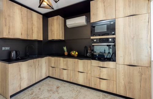Tribalj Casa | Villa nueva y moderna con piscina privada, futbolín, barbacoa, solarium