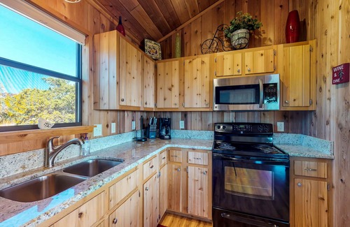 Blanco Cabina | ¡Nueva y apartada cabaña de cedro a solo 16 km del corazón de Blanco!