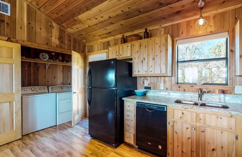 Blanco Cabina | ¡Nueva y apartada cabaña de cedro a solo 16 km del corazón de Blanco!