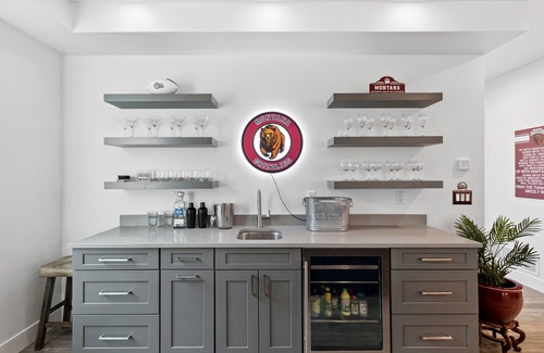 University District Casa | New and sophisticated home in the University District with spectacular views of the "M".