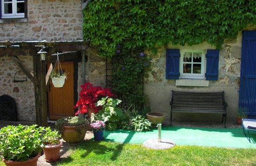 Saint-Priest-la-Plaine Apartamento | New apartment in a country house with terrace and garden