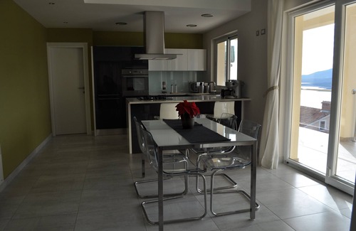 Rabac Apartamento | Nuevo Apartamento (128m2), amplia terraza, vista mar, A/C, Free Wifi & parking
