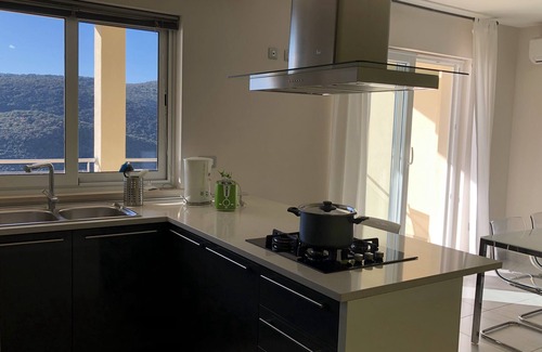Rabac Apartamento | Nuevo Apartamento (128m2), amplia terraza, vista mar, A/C, Free Wifi & parking