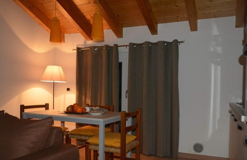 Albate Casa | Apartamento NUEVO con 2 camas, aire acondicionado, plaza de aparcamiento.