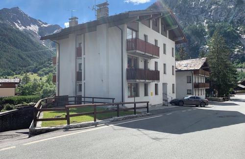 Courmayeur Apartamento | NUEVO APARTAMENTO COURMAYEUR - CENTRO