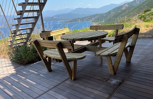 Appietto Apartamento | New apartment in a villa facing a panoramic sea view with sunsets over the sea