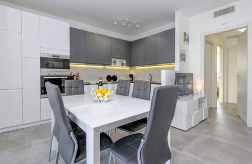 Montioni Apartamento | New apartment in residence with swimming pool 10 minutes from Gardaland Lazise