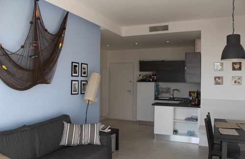 Misano Adriatico Apartamento | Apartamento nuevo (renovado), vistas al mar (100 m).