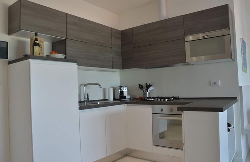 Misano Adriatico Apartamento | Apartamento nuevo (renovado), vistas al mar (100 m).