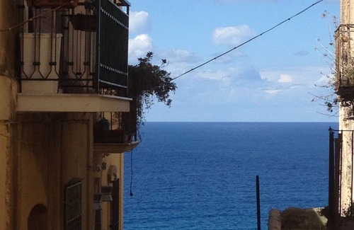 Pizzo Apartamento | Apartamento nuevo con terraza con vistas al mar.