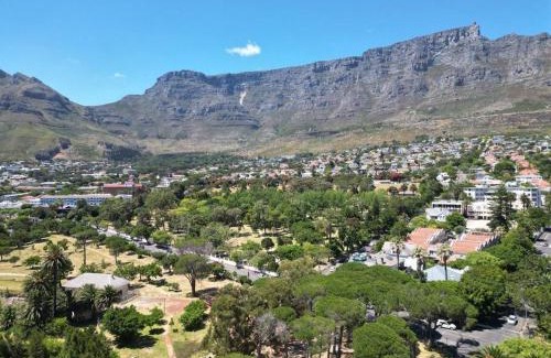 Cape Town City Centre Apartamento | New Art Deco, located off Kloof street.