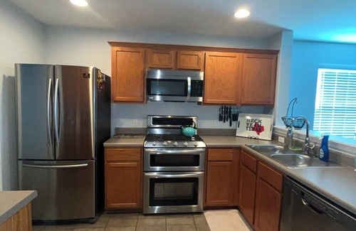 Austin Casa | New Austin 3-bedroom house with WiFi, AC, Minutes to COTA TESLA
