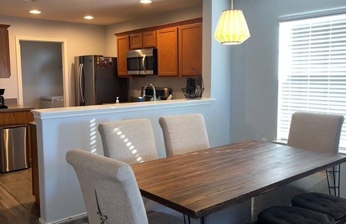 Austin Casa | New Austin 3-bedroom house with WiFi, AC, Minutes to COTA TESLA