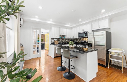 East Somerville Casa | New! Backyard Oasis Free parking GameRoom Min to T