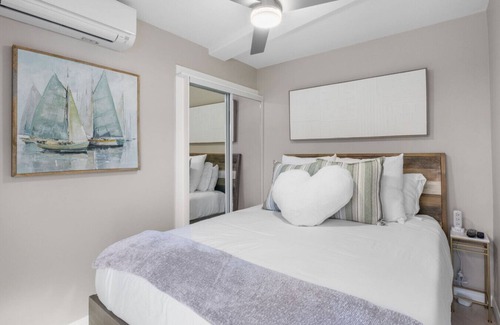 Mission Beach Casa | NEW Bayfront Bungalow Getaway! Steps from the beach + Free Parking
