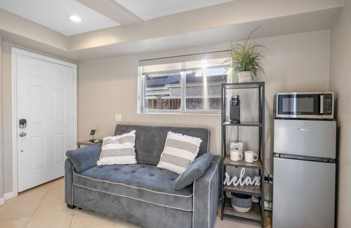 Mission Beach Casa | NEW Bayfront Bungalow Getaway! Steps from the beach + Free Parking
