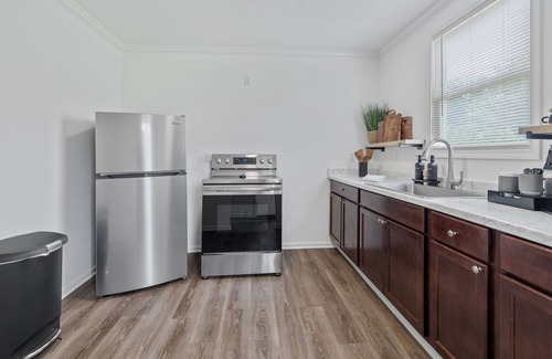 Lake Charles Casa | New! “Bayou Bungalow: Work or Wander”